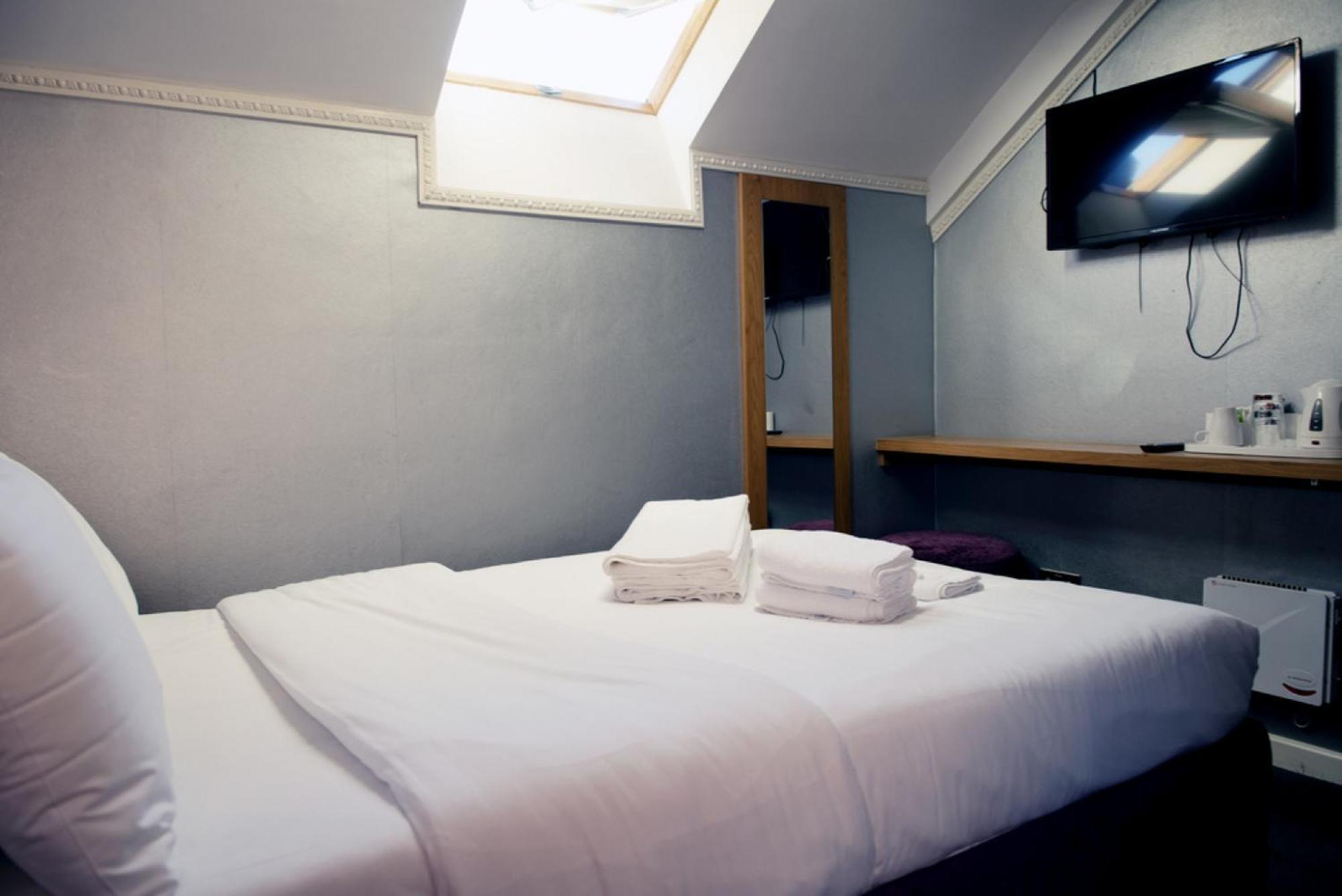 Hotels 24-7 - The Old Victoria Hotel Newport  Extérieur photo