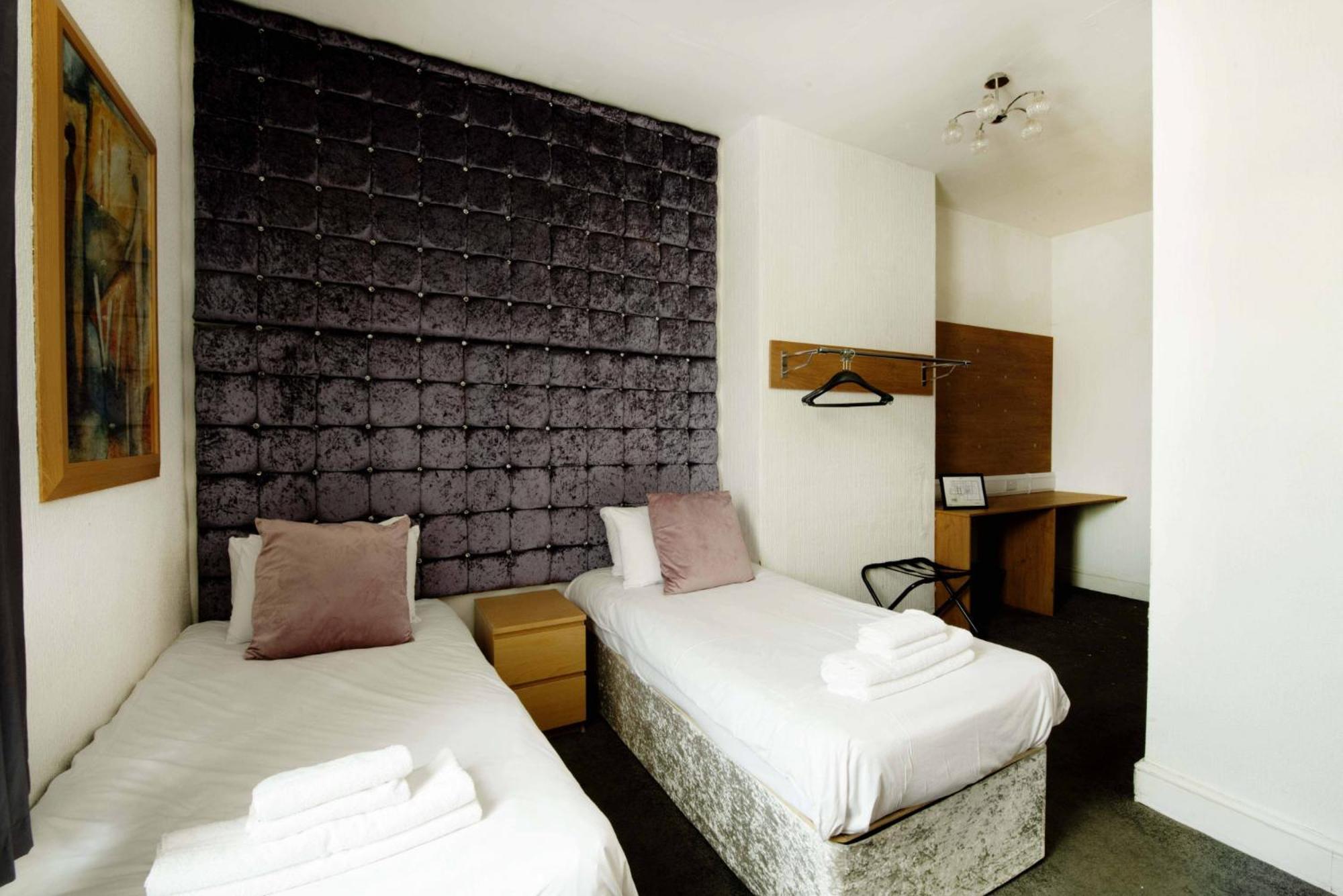 Hotels 24-7 - The Old Victoria Hotel Newport  Extérieur photo